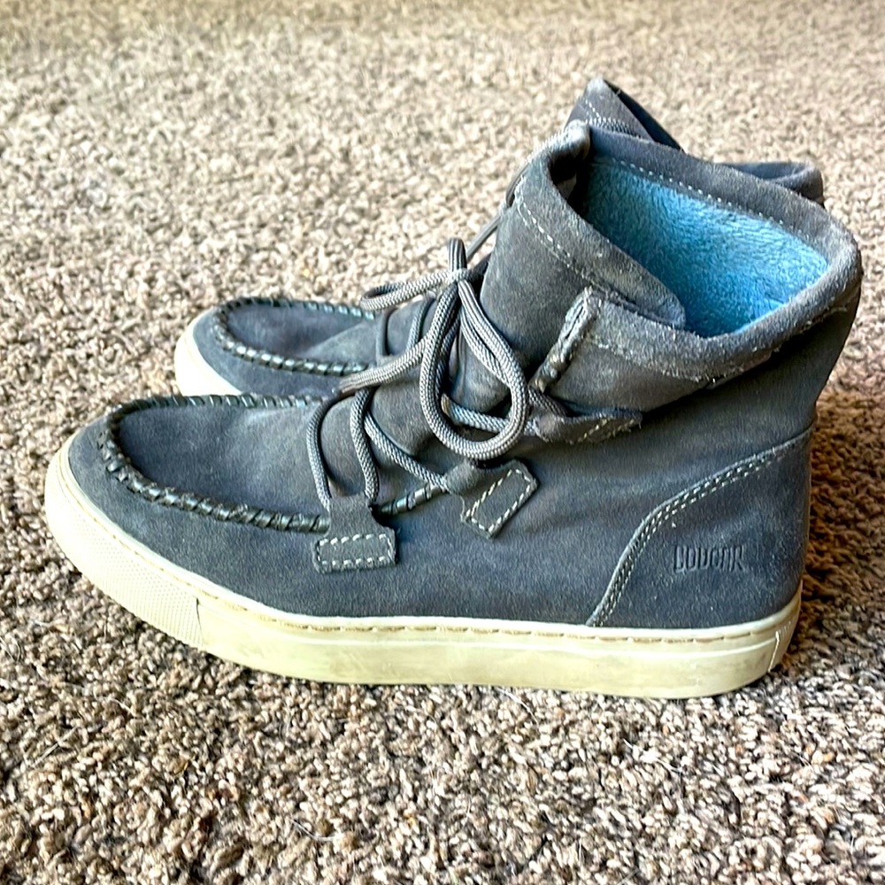 Cougar waterproof suede moccasin/ chukka inspired winter boots, Sz 8
